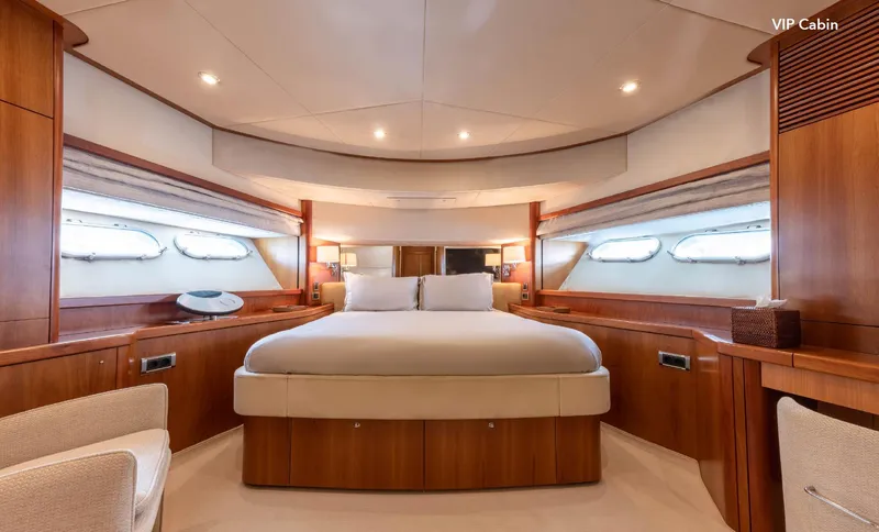  Yacht Photos Pics Luxurious VIP cabin in 2007 Sunseeker 90 Yacht with elegant wood finishes.