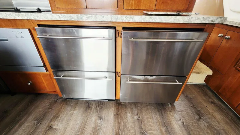 Livin' The Dream I Yacht Photos Pics 