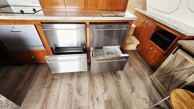 Livin' The Dream I Yacht Photos Pics 