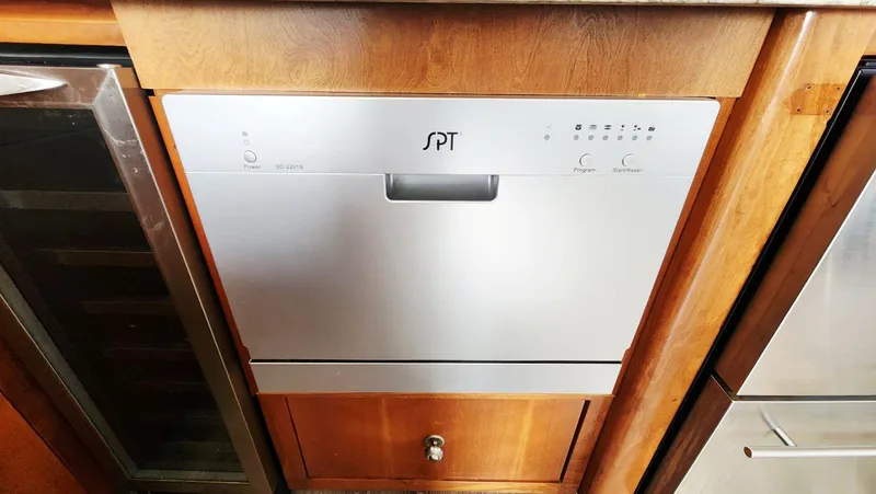 Livin' The Dream I Yacht Photos Pics 