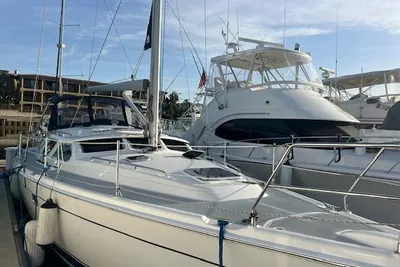 Hunter 44 Deck Salon