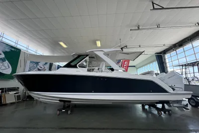 Tiara Yachts 34 LS
