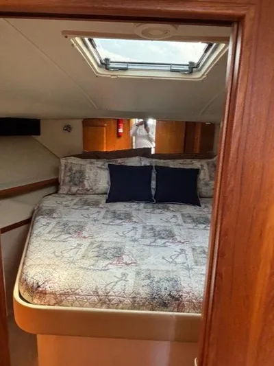 Details Yacht Photos Pics 1998 Tiara Yachts 35 Open cabin interior with bed and skylight.