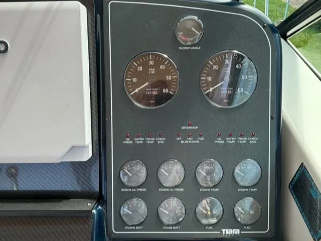 Details Yacht Photos Pics 1998 Tiara Yachts 35 Open dashboard with gauges and indicators.