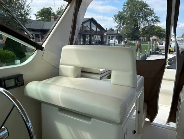 Details Yacht Photos Pics Interior of 1998 Tiara Yachts 35 Open, featuring a white cushioned seat.