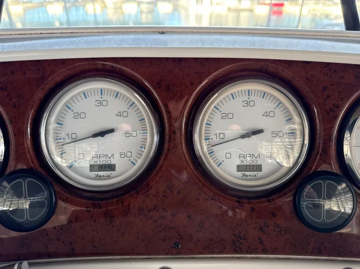  Yacht Photos Pics 2006 SILVERTON 35MY - Image 7