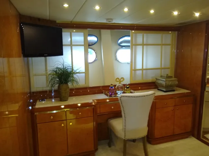 Alchemist Yacht Photos Pics Master Stateroom