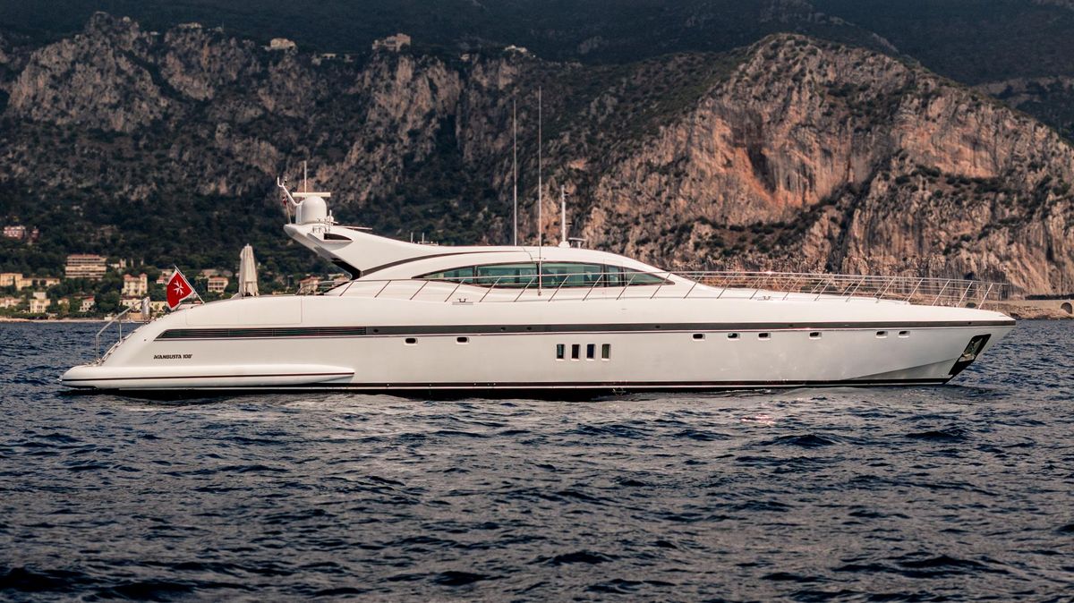 2013 Mangusta 109 
