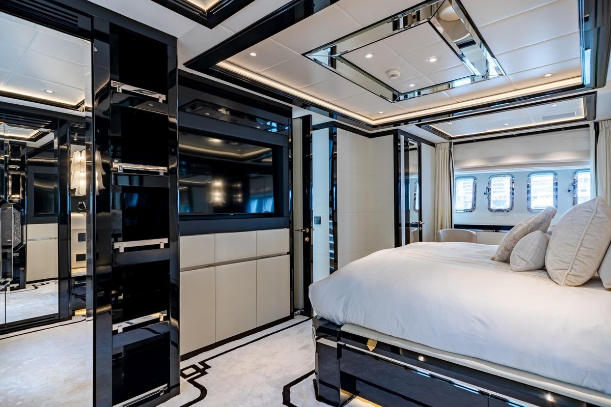 2013 Mangusta 109 
