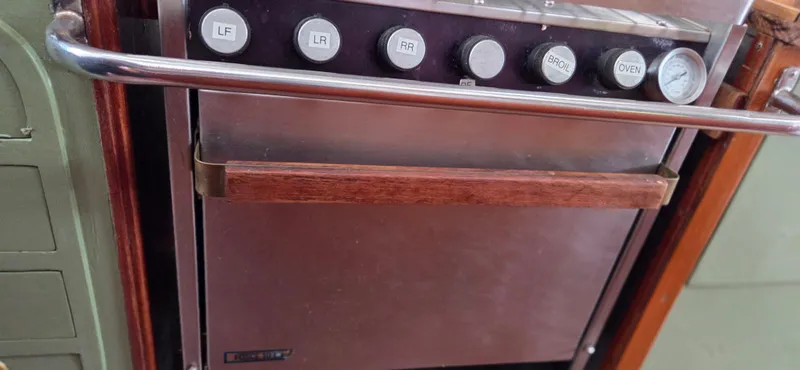  Yacht Photos Pics 1987 Tayana Center Cockpit stove with control knobs and wooden handle.