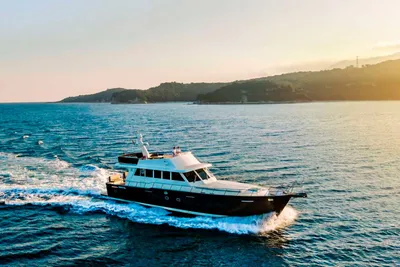 Explorer Trawler 65'