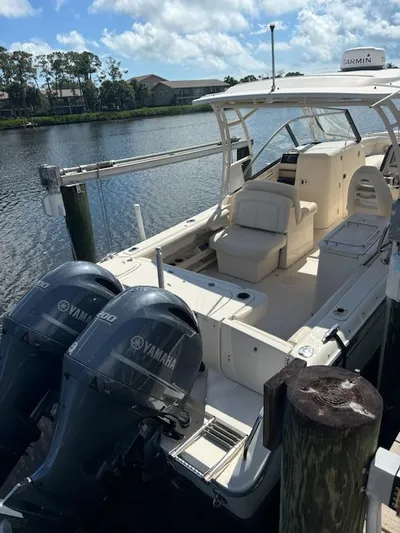 275-590 Brokerage Yacht Photos Pics 