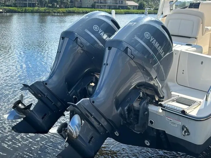 275-590 Brokerage Yacht Photos Pics 