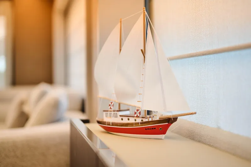  Yacht Photos Pics Model sailboat decor inside 2023 Ferretti Yachts 920, featuring elegant interior design.