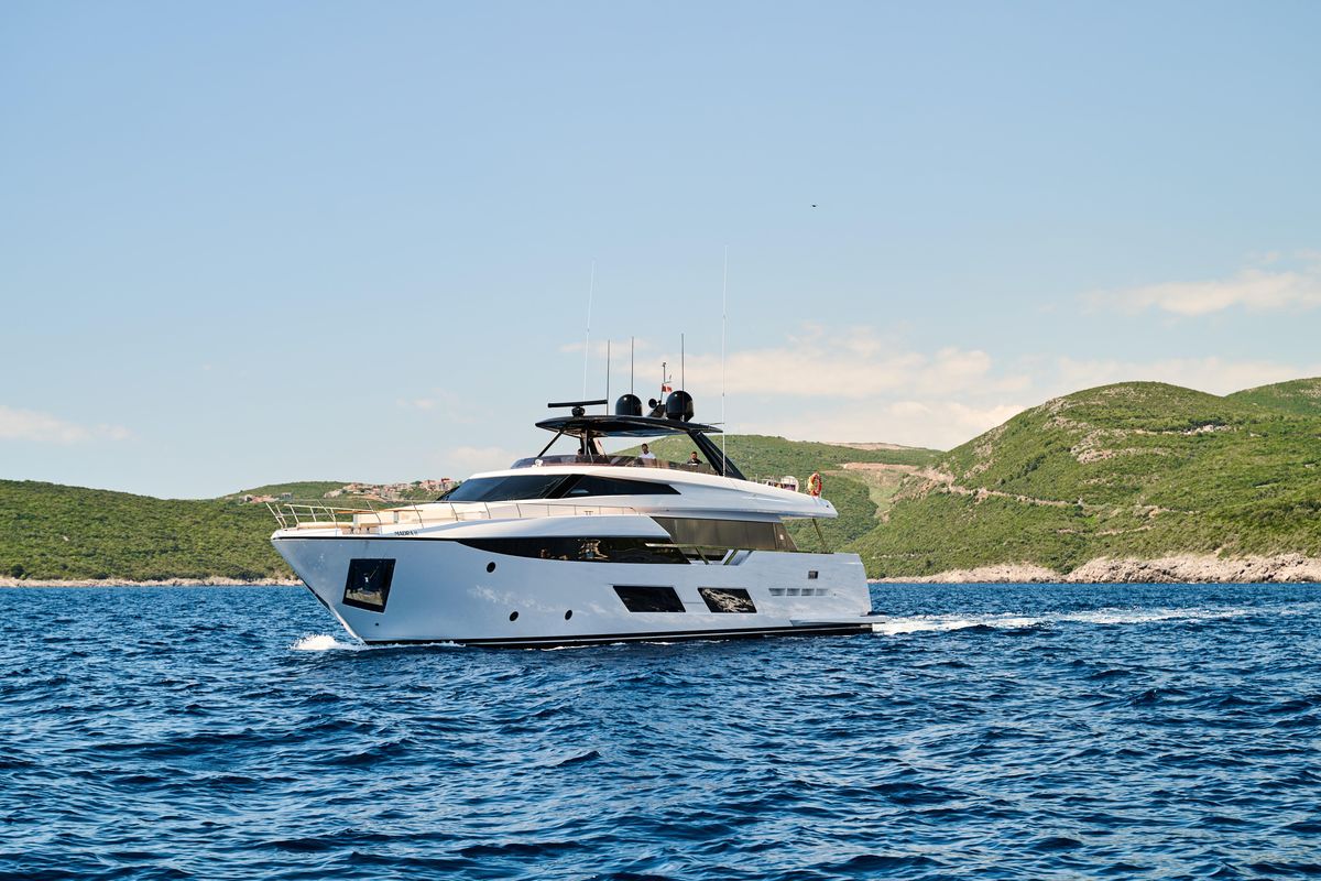 2023 Ferretti Yachts 93 