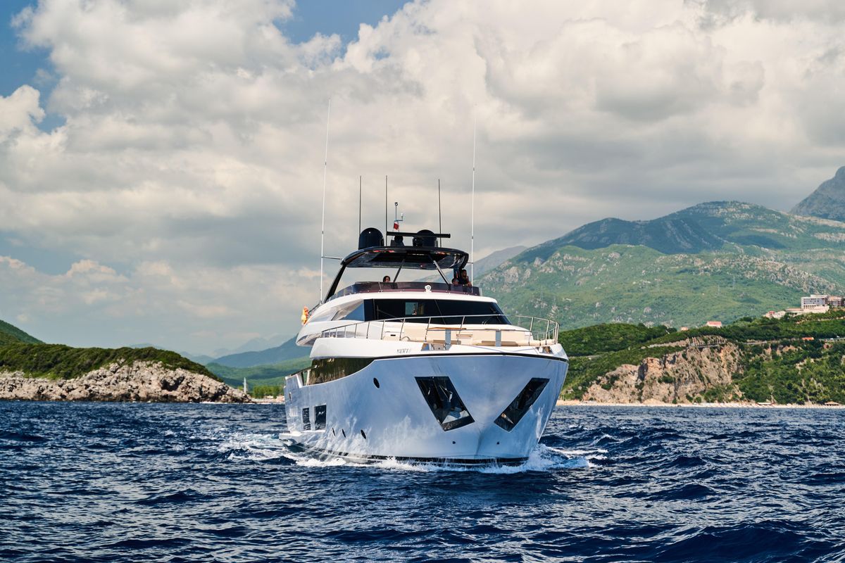 2023 Ferretti Yachts 93 