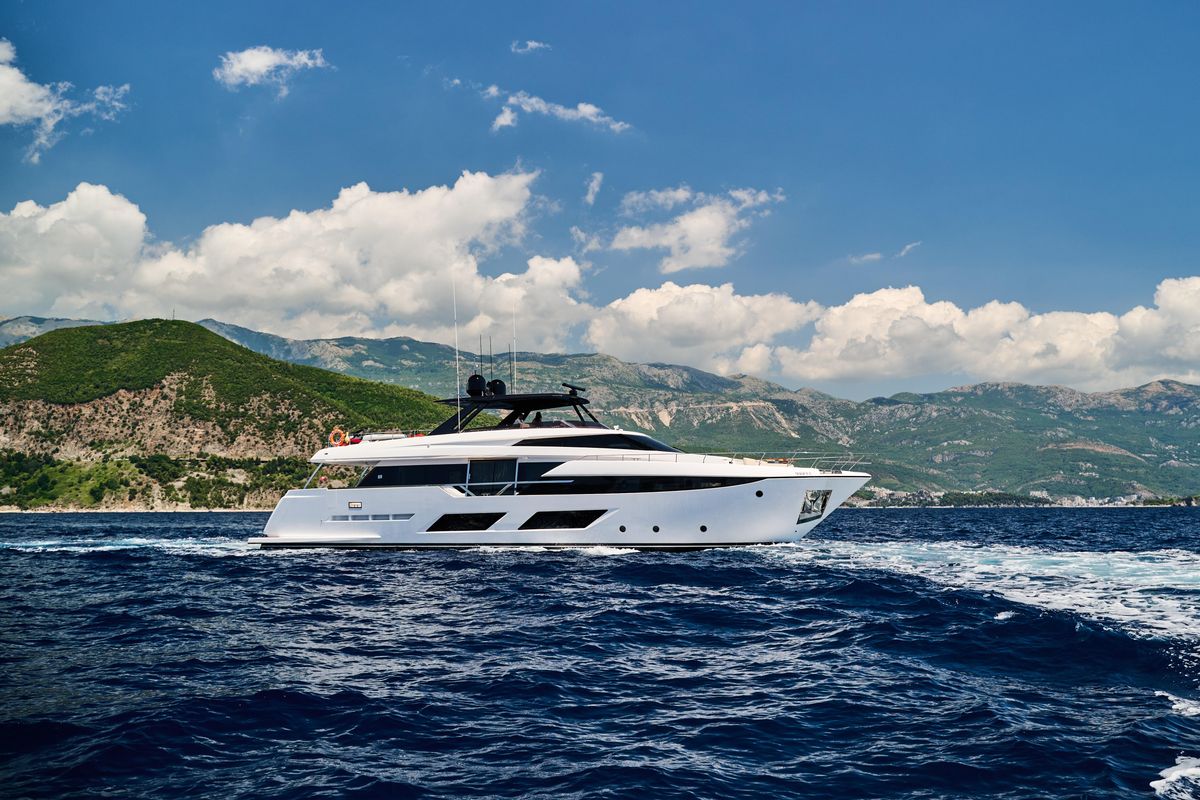 2023 Ferretti Yachts 93 