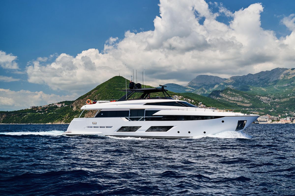 2023 Ferretti Yachts 93 