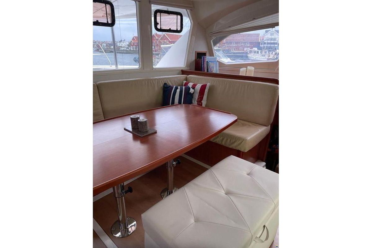 2011 Leopard 42 