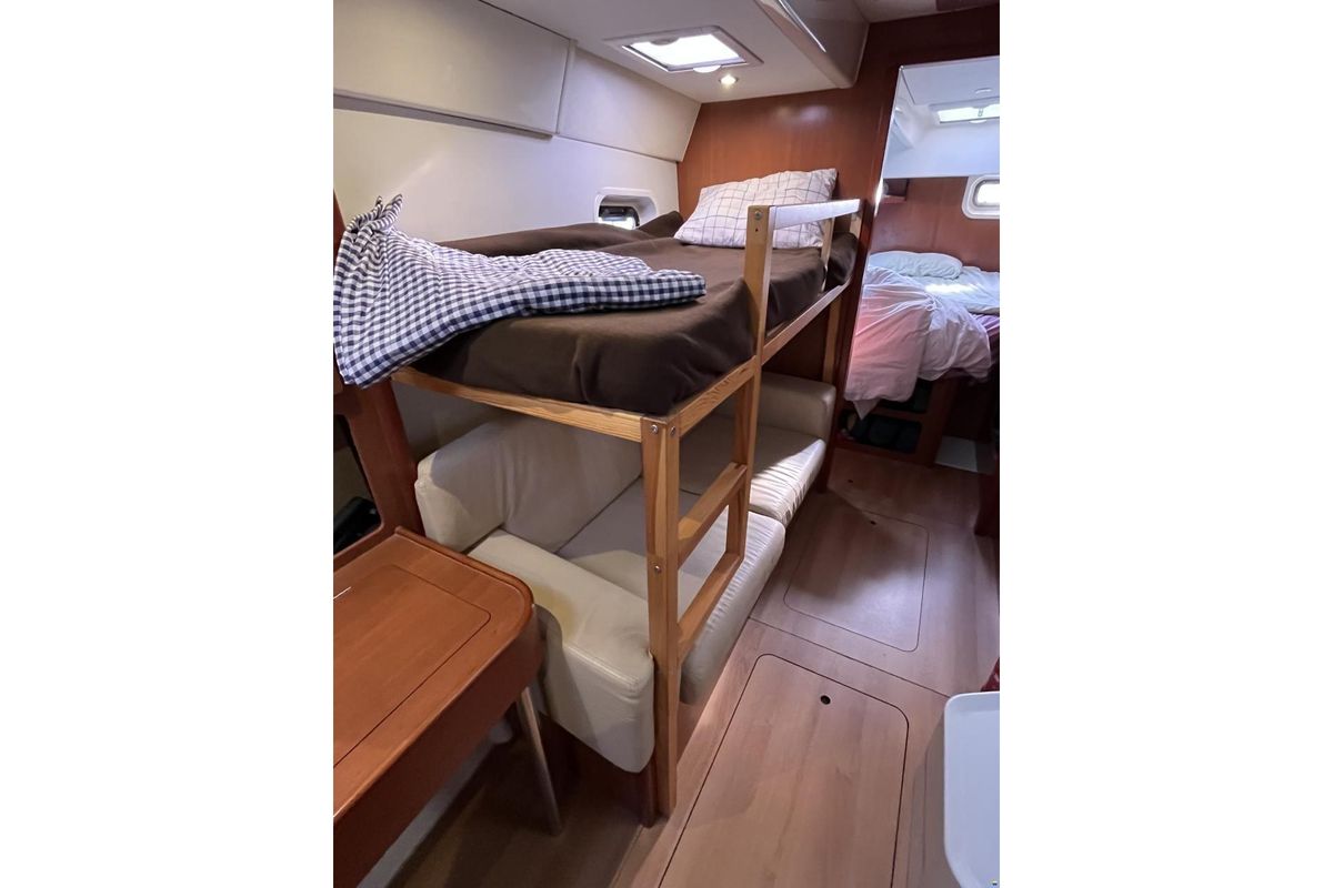 2011 Leopard 42 