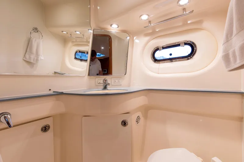 Forever Friday Yacht Photos Pics 2005 3600 Tiara _Forever Friday_Master Head