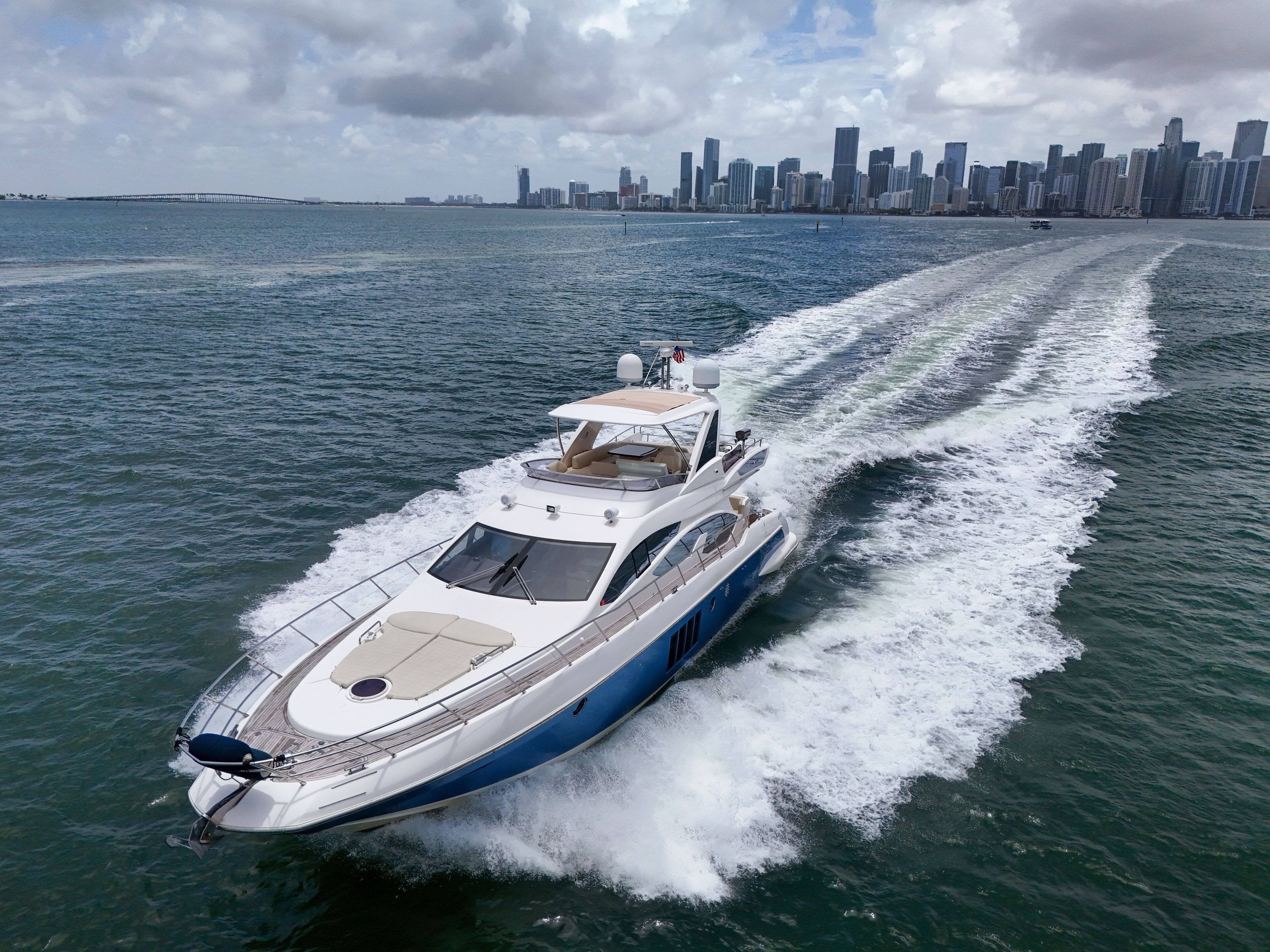 2012 Azimut 64 