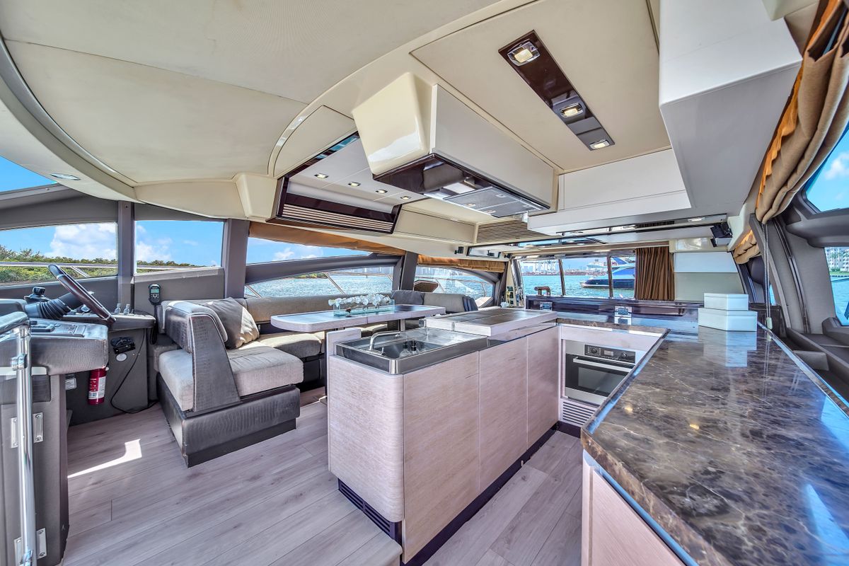 2012 Azimut 64 