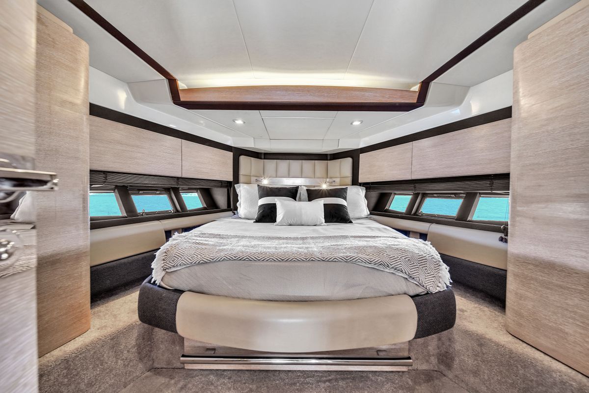 2012 Azimut 64 