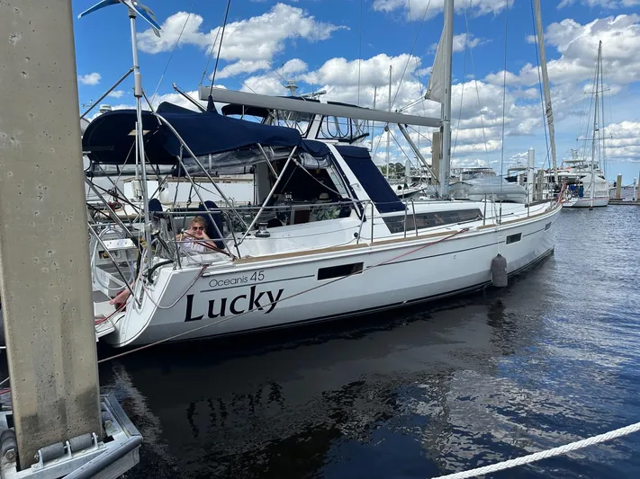 Lucky Yacht Photos Pics 