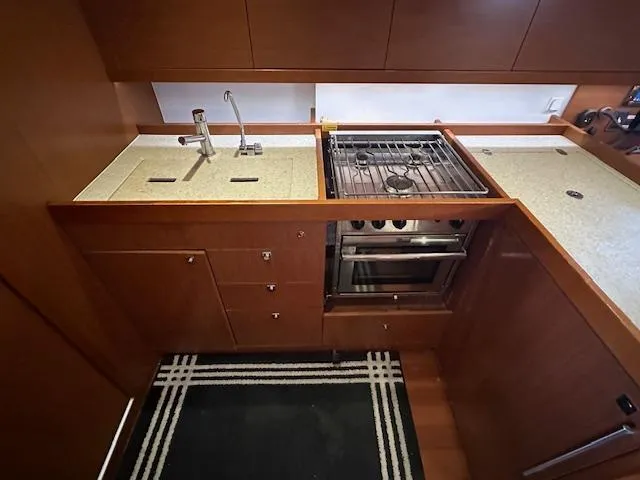 Lucky Yacht Photos Pics 