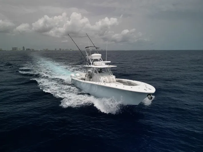 Bluefin Tales Yacht Photos Pics 2021 Front Runner 39 Center Console boat cruising on open ocean.