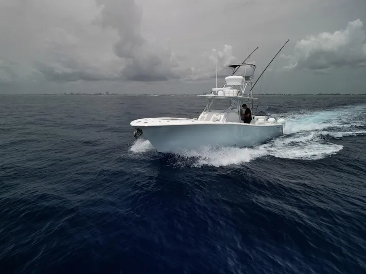 Bluefin Tales Yacht Photos Pics 2021 Front Runner 39 Center Console boat cruising on open ocean.