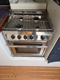 Peligroso Yacht Photos Pics Stainless steel stove and oven in Dencho Marine Kernan 68 yacht kitchen, 2005 model.