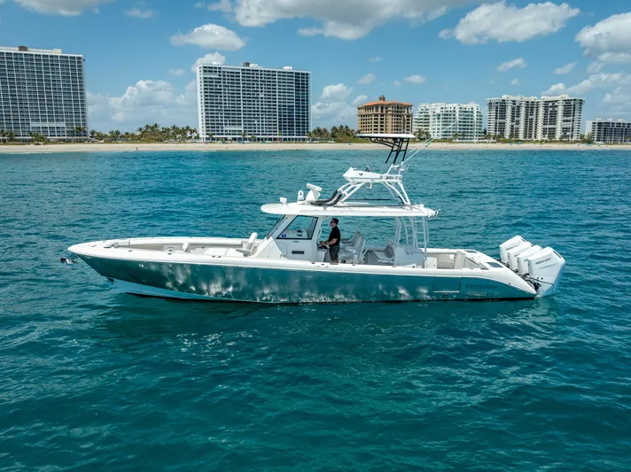  Yacht Photos Pics 2018 Everglades 435 Center Console boat on blue ocean, with city skyline in background.