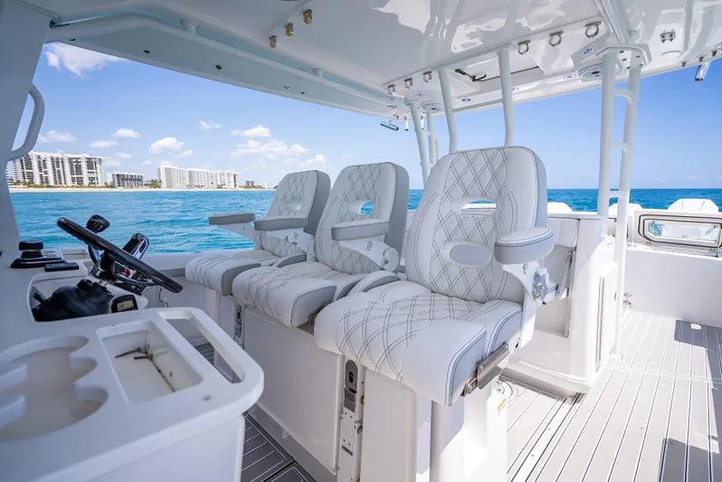  Yacht Photos Pics 2018 Everglades 435 Center Console boat interior with luxury seating and ocean view.