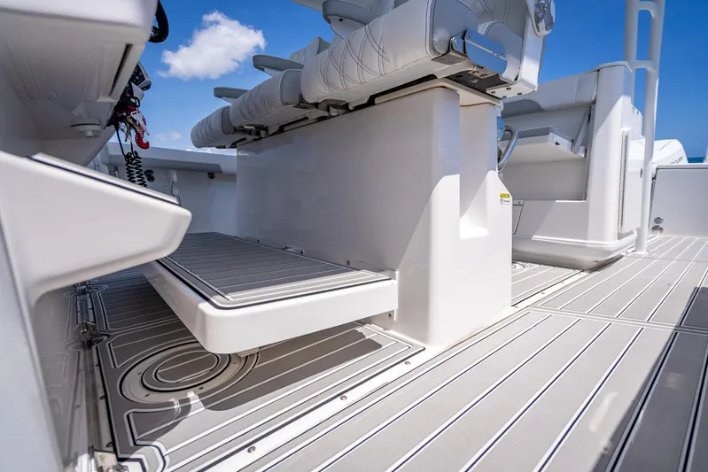  Yacht Photos Pics 2018 Everglades 435 Center Console interior with sleek seating and modern design.