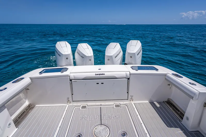  Yacht Photos Pics 2018 Everglades 435 Center Console boat with four Mercury engines on open sea.