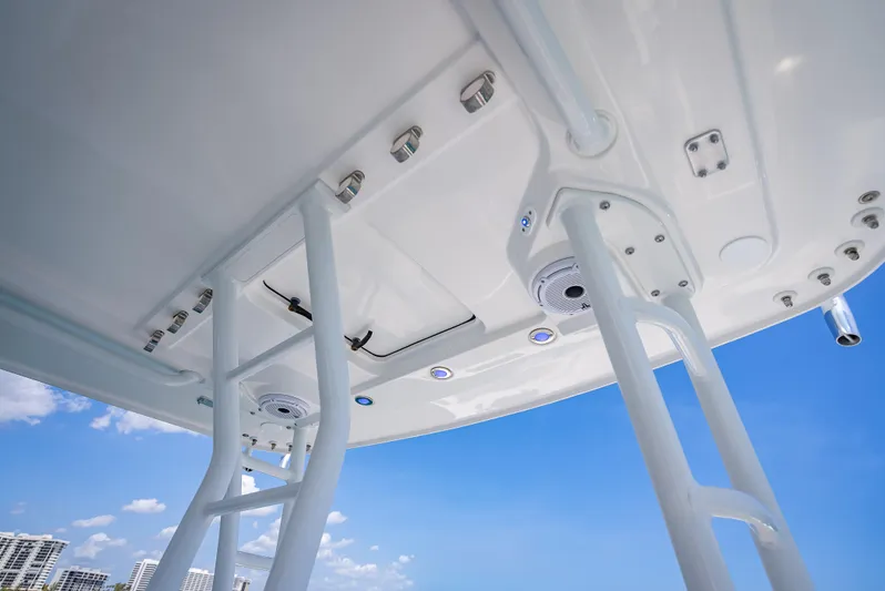  Yacht Photos Pics 2018 Everglades 435 Center Console boat roof with ladder against blue sky.