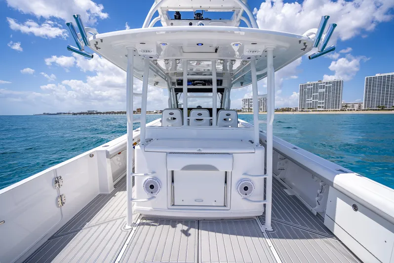  Yacht Photos Pics 2018 Everglades 435 Center Console boat on ocean with city skyline in background.