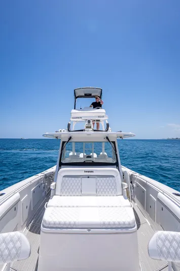  Yacht Photos Pics 2018 Everglades 435 Center Console boat cruising on open ocean under clear blue sky.