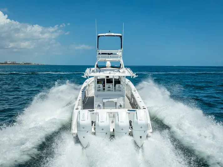  Yacht Photos Pics 2018 Everglades 435 Center Console boat cruising on open ocean.