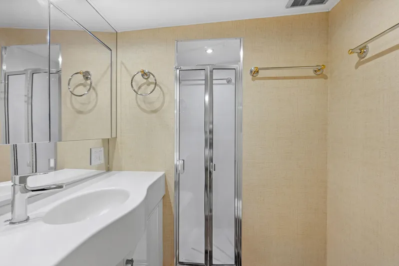 Fatso Yacht Photos Pics Bathroom interior of 1998 Hatteras 60 Convertible yacht with modern fixtures.