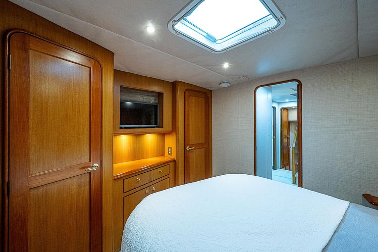 2003-65-ocean-yachts-odyssey
