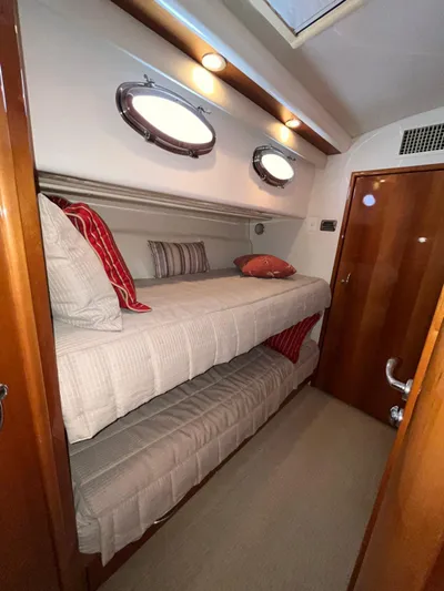 Team Yacht Photos Pics 2007 Maritimo M60 yacht cabin with bunk beds and portholes.
