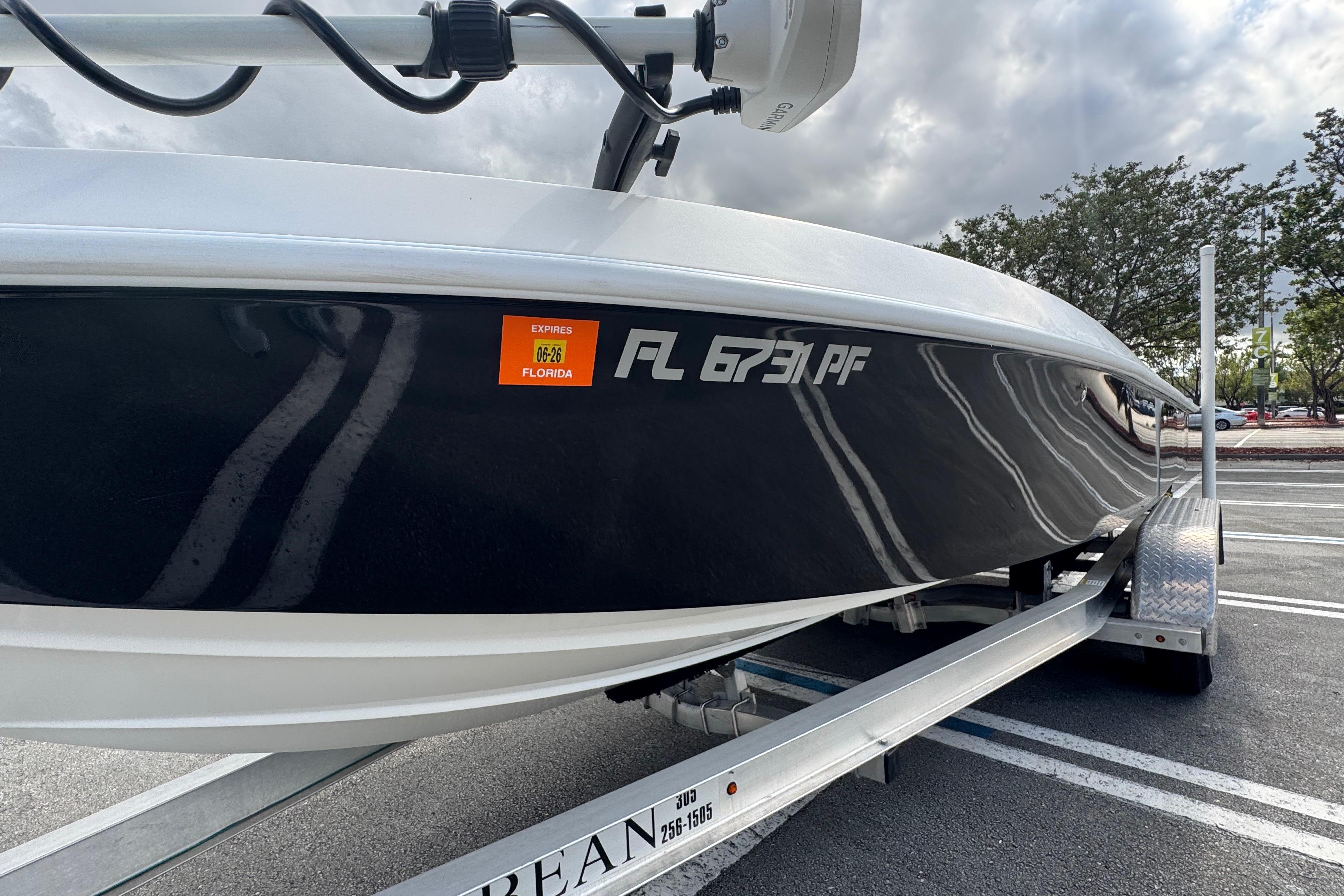 2010 Paramount Sportfisherman 21' boat on trailer, Florida registration visible.