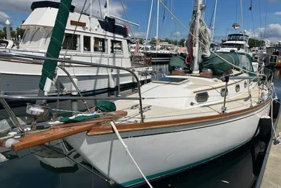 Cape Dory 330