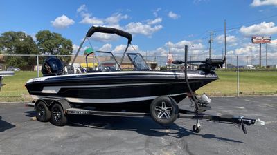 Skeeter Solera 205