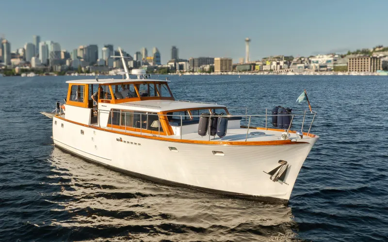 Madman Yacht Photos Pics 