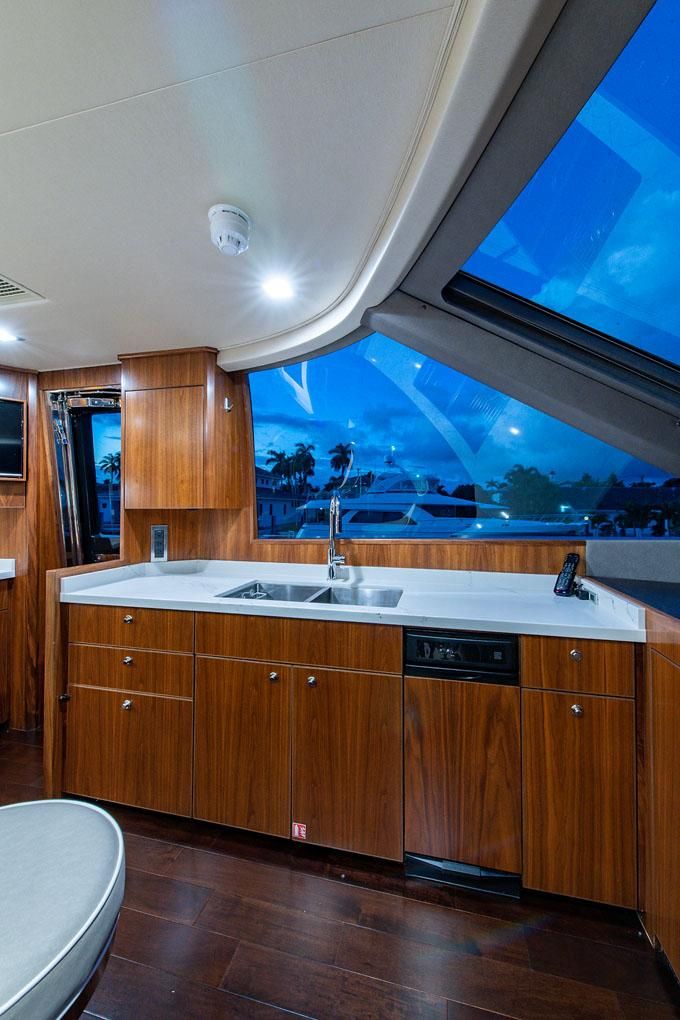 2018 Viking 93 