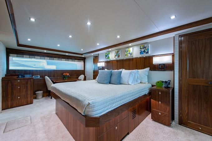 2018 Viking 93 